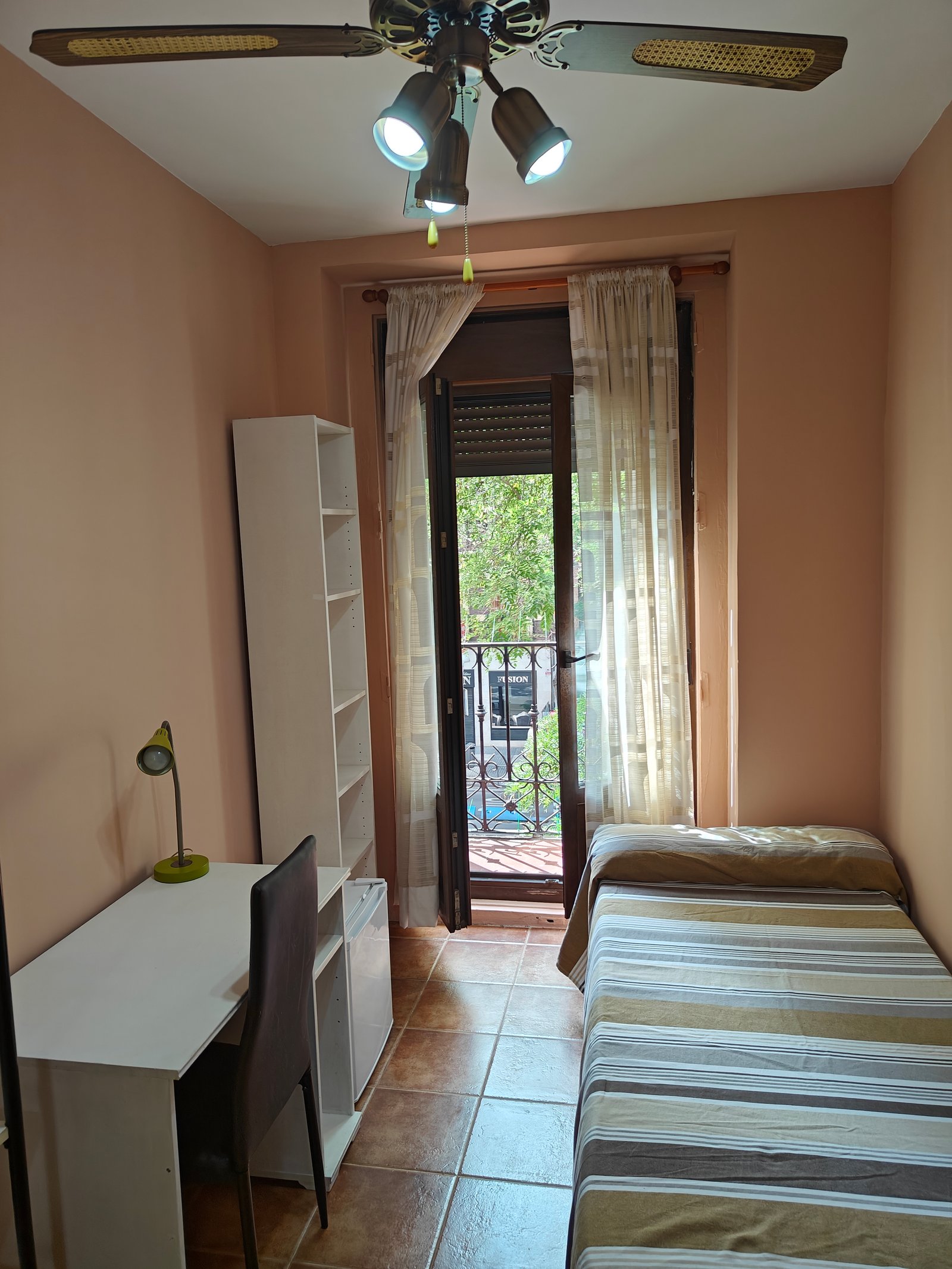 Habitación estándar en la Residencia Santa Gema