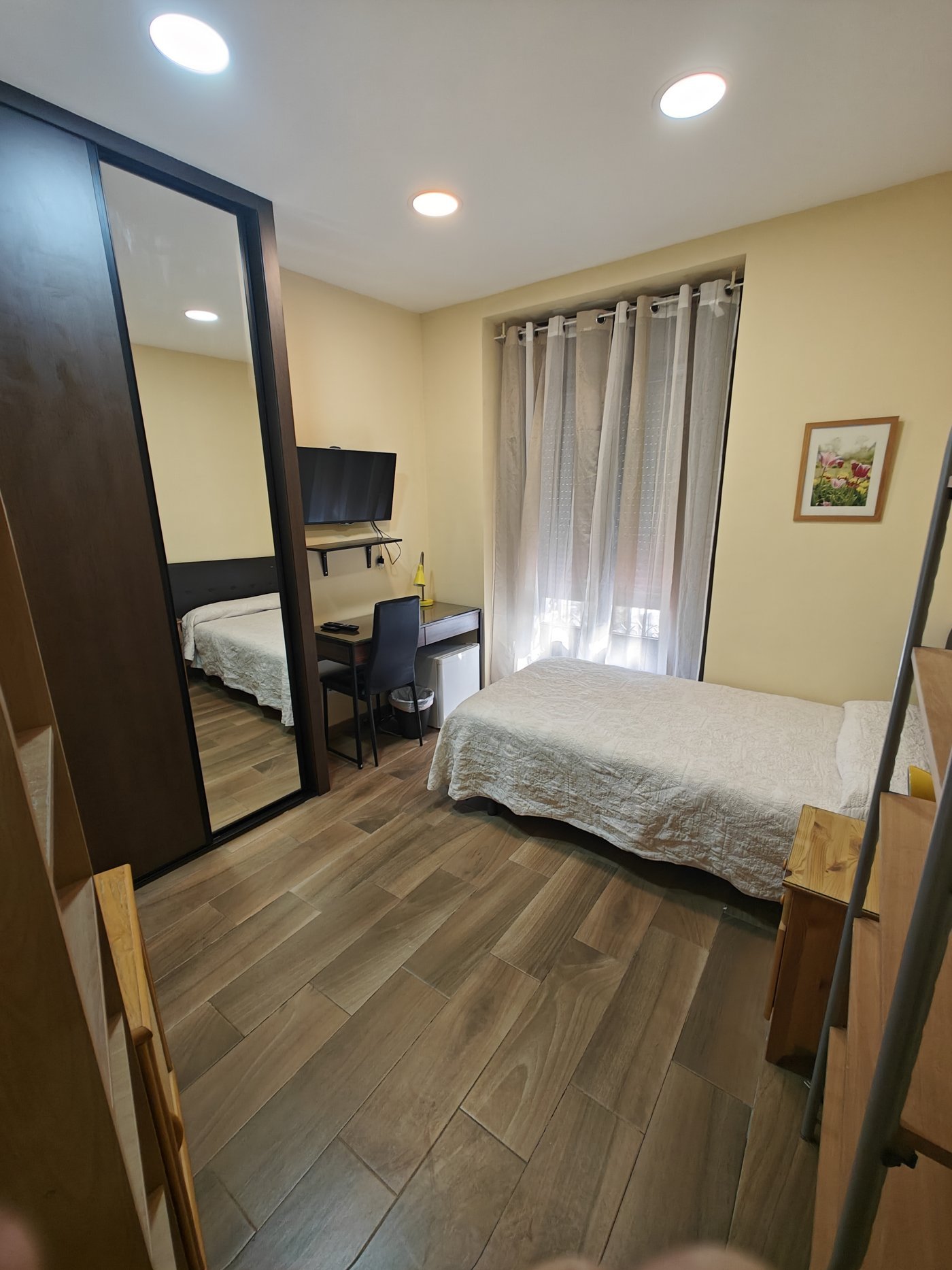 Habitación grande en la Residencia Santa Gema
